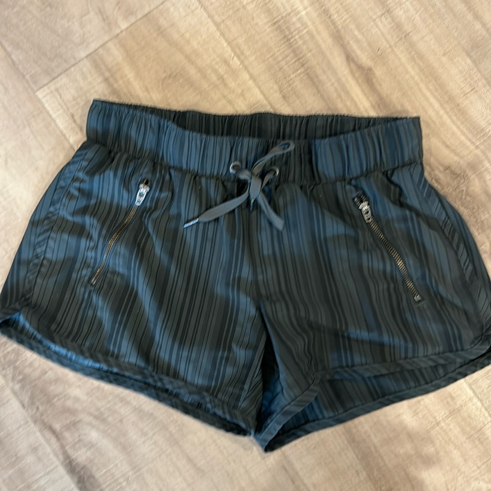 Women’s xs Athleta shorts